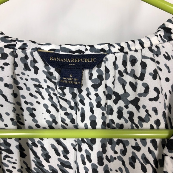 Banana Republic Black & White Animal Print Cheetah Print Bow Blouse Size Small - Picture 3 of 3